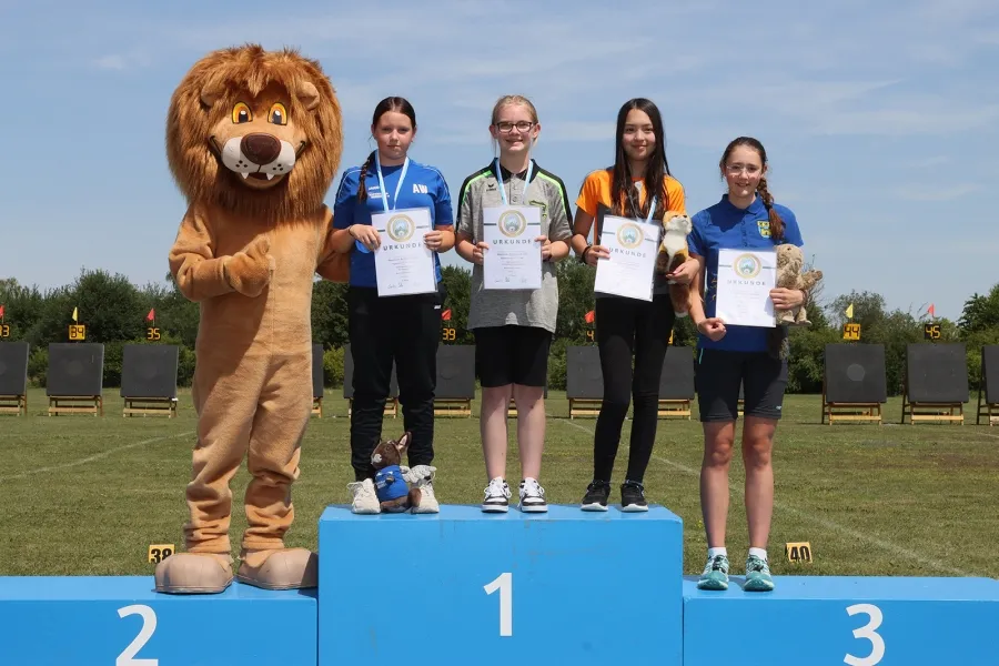 Emily auf dem Siegerpodest